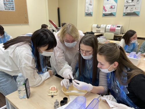 Стоматологи со всей России прошли обучение по системе Vector в ГК «Дентекс»